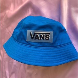 VANS BUCKET HAT NEW WITH TAG